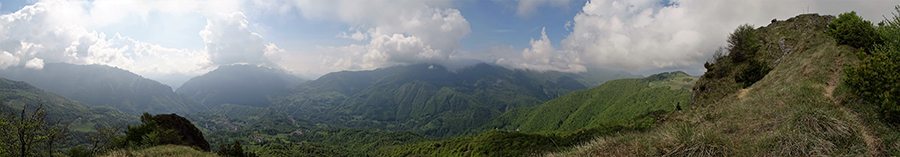 Dalla cresta di vetta del Corno Zuccone vista sulla Val Taleggio